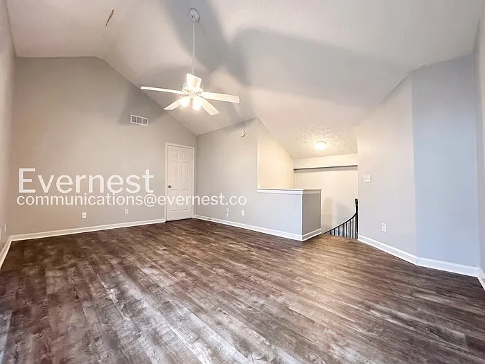 1336 Yorkshire Ln — Photo 16