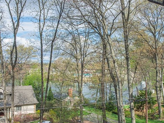 2nd image of 7 Fernwood Trl