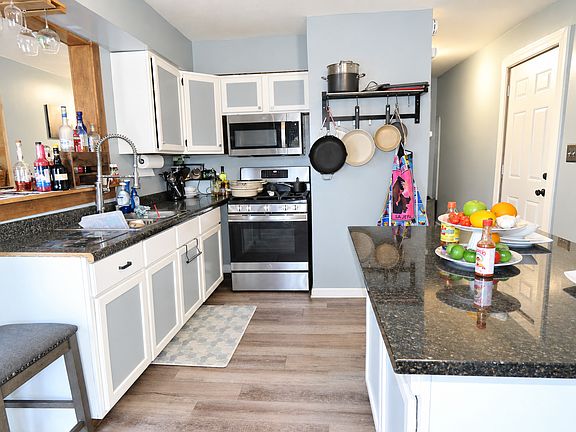 5th image of 14327 Millard Ave