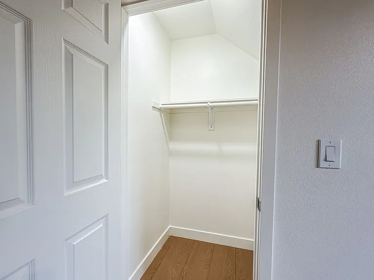 Brand New Luxury 4 & 5 Bed Units — Photo 16