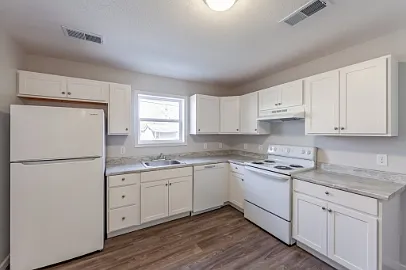 121 Saint George Ave — Photo 8