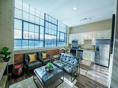 Lofts 34 List — Photo 1