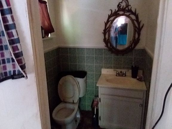 5th image of 549 Belmont