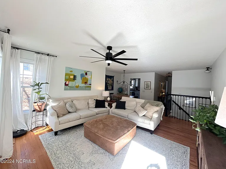 295 Sandhills Cir — Photo 7
