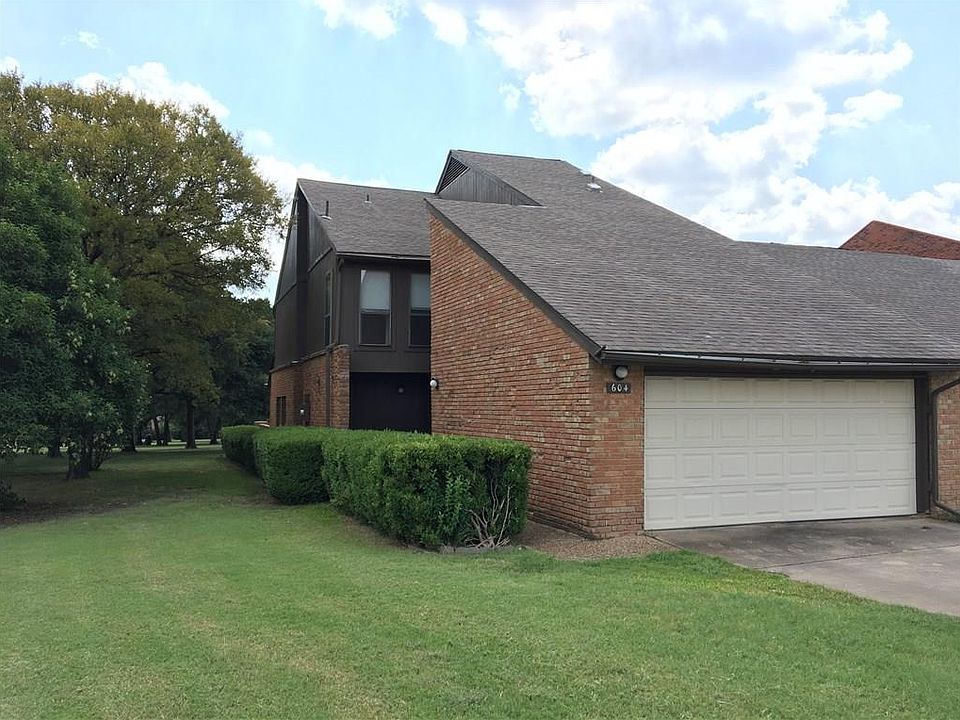 1st image of 604 Carriage Way