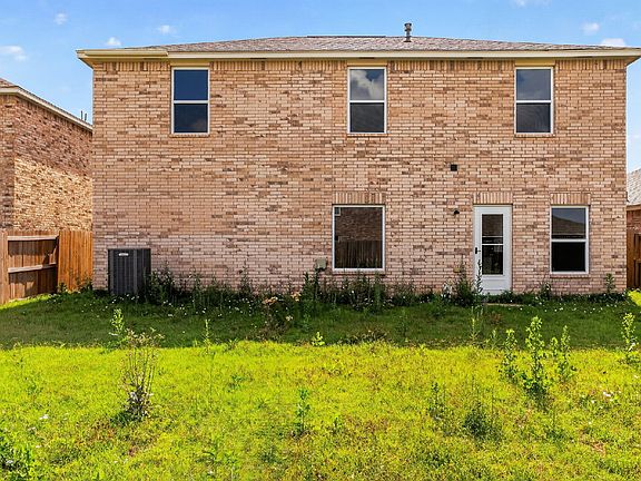 4th image of 1712 Amaranth Ln