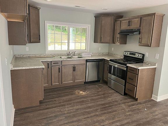3rd image of 1050 Sycamore Dr