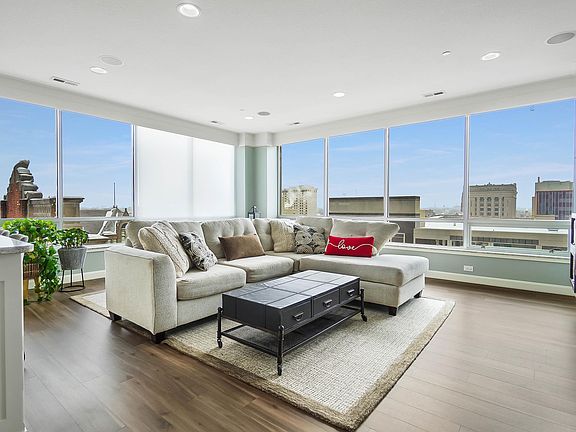 4th image of 203 E Berry St Suite 805