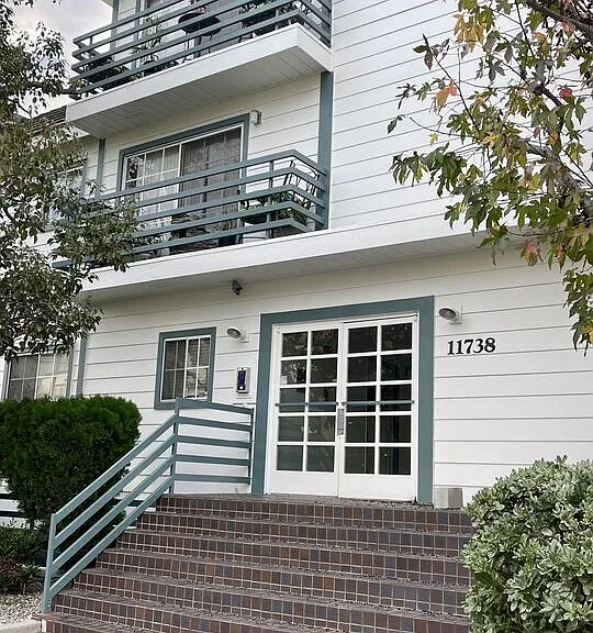 11738 Mayfield Ave #109 — Photo 4