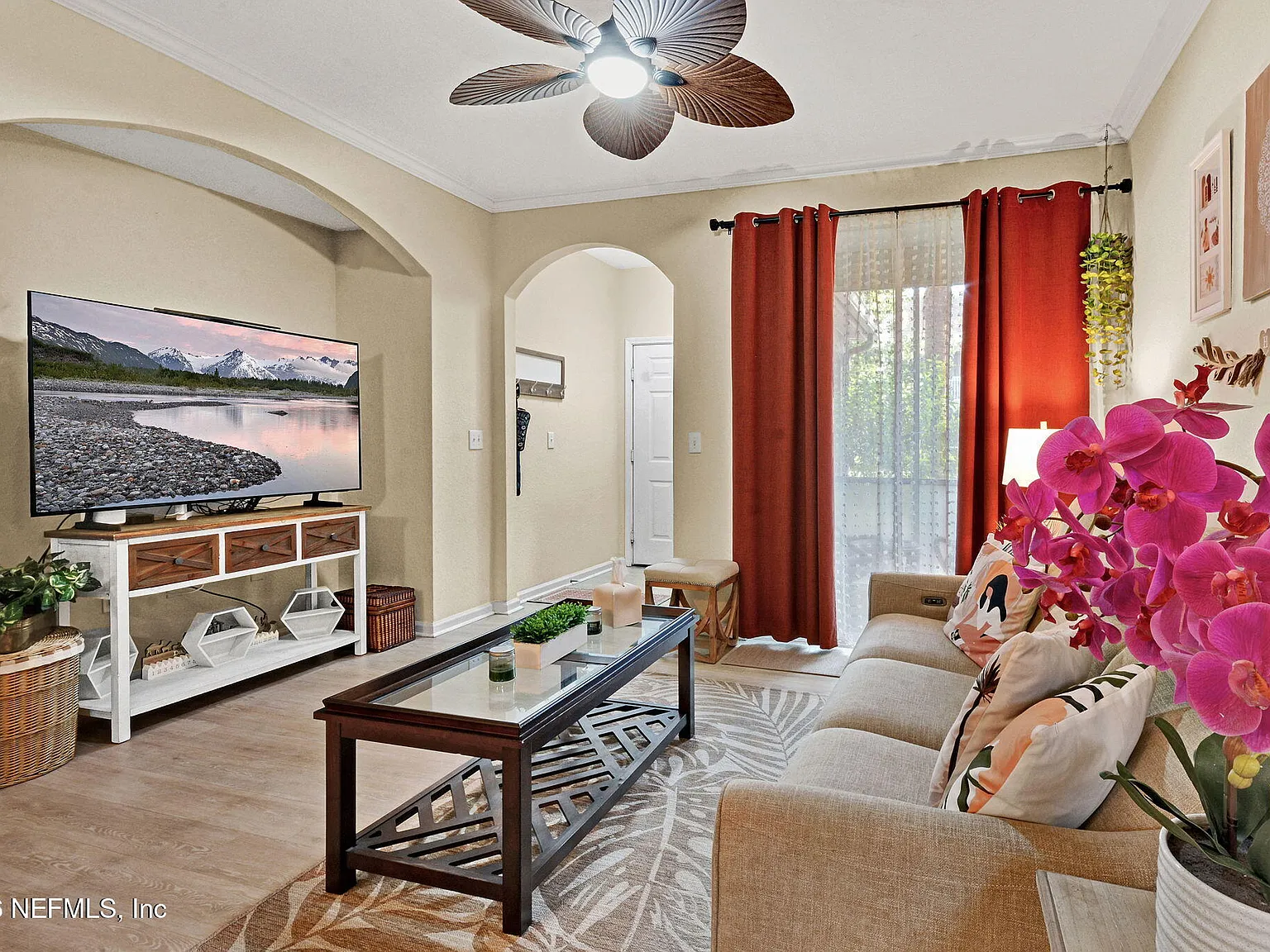 3 bed, 2.0 bath, 1326 sqft, $2,000 — Photo 4