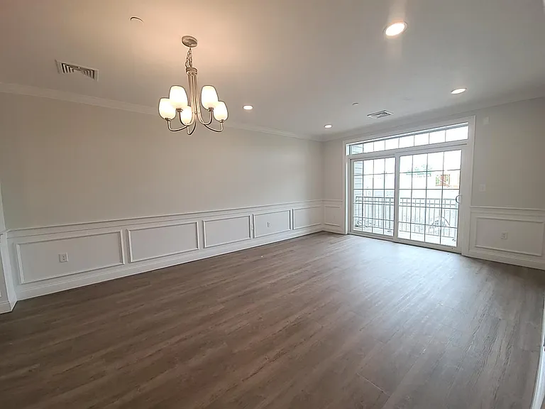 320 Middlesex Ave #B303 — Photo 10