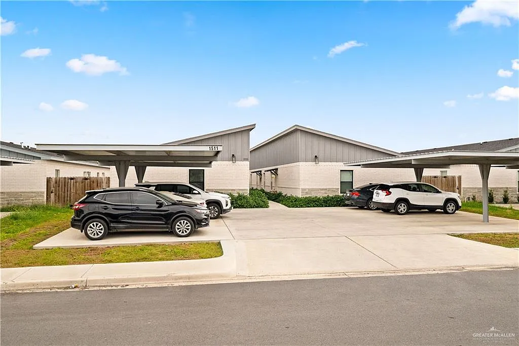 Building Photo - 1511 Playa Dr #2