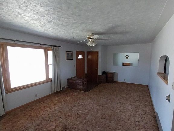 2nd image of 2410 Country Ln