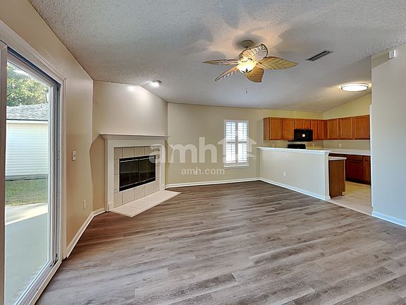 5th image of 509 W Chancellor Dr