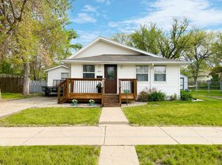 905 8th Ave NE, Minot, ND 58703