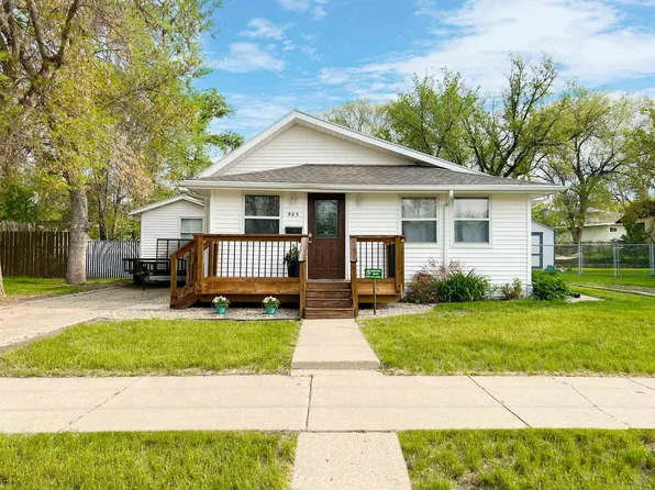 905 8th Ave NE, Minot, ND 58703