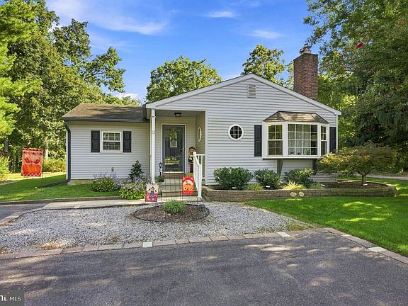 2nd image of 33 Burns Rd