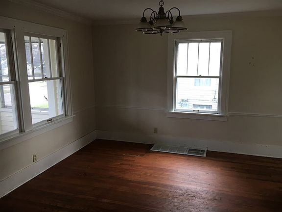 4th image of 210 Donmoyer Ave