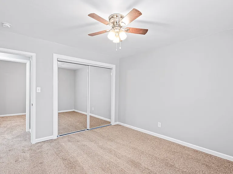 Georgian Oaks Apartments — Photo 17