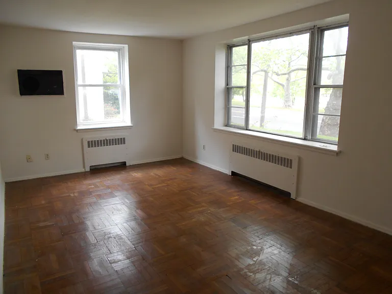 Muhlenberg Lakeview Apartments — Photo 2