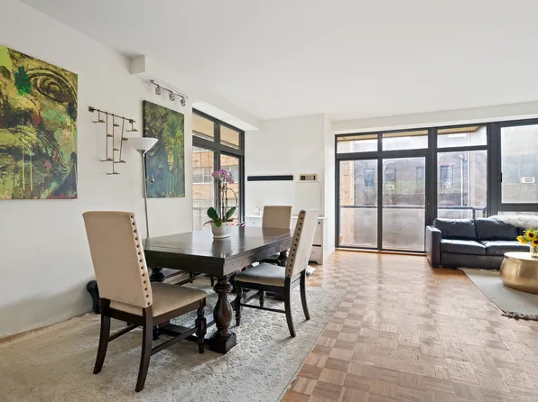 100 United Nations Plaza image 1 of 8