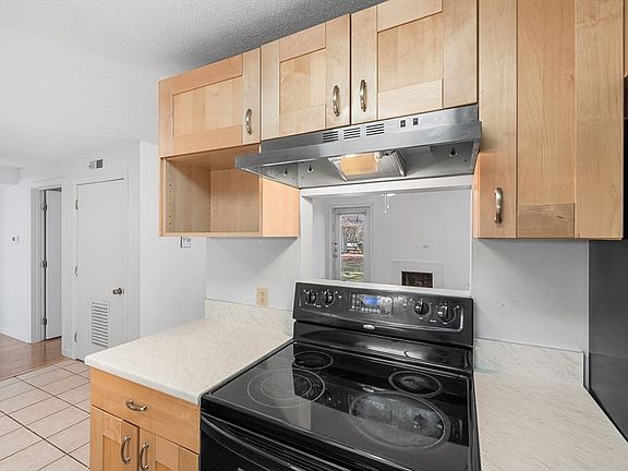 5th image of 2 Walden Dr APT 2