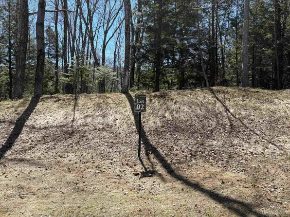 3104 Hemlock Dr, Marquette, MI 49855