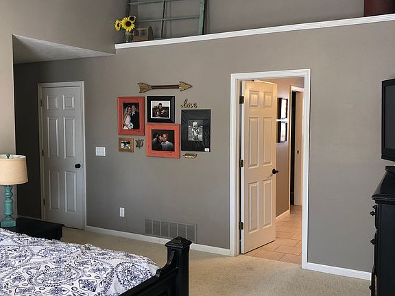 2nd image of 822 Red Oaks Ln