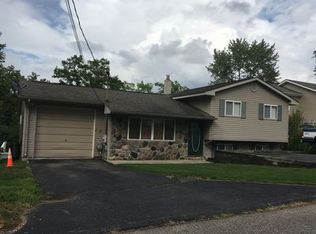 2884 Rowan Blvd, Waterford, MI 48329