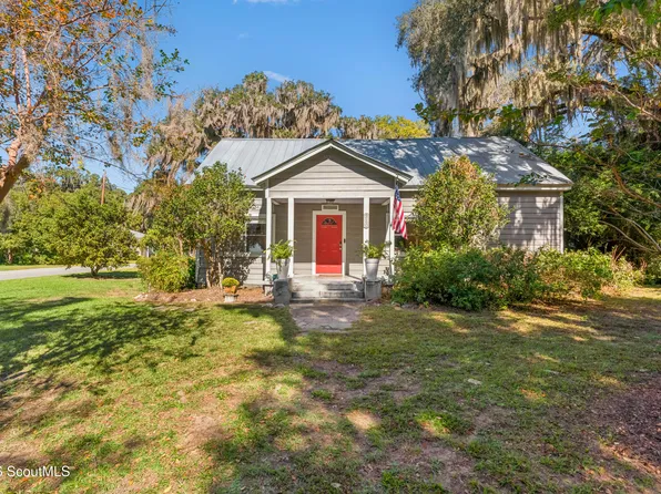 310 2nd St W, Darien, GA 31305