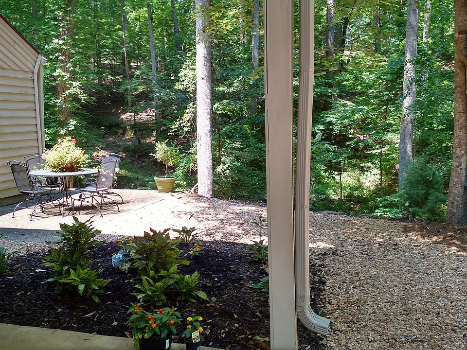 2nd image of 590 Shoreline Dr