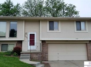 302 Fort St, Papillion, NE 68046