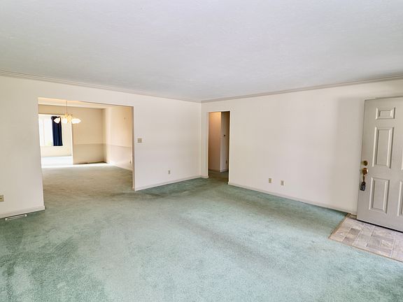 4th image of 403 Spruce Ln #2
