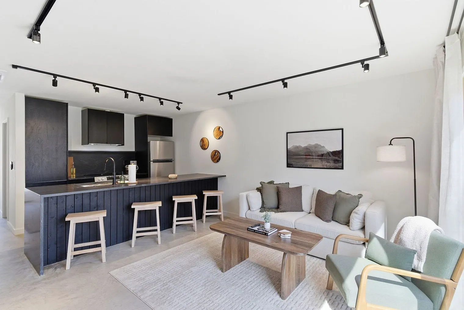 2 bed, 1.0 bath, $4,709 — Photo 1