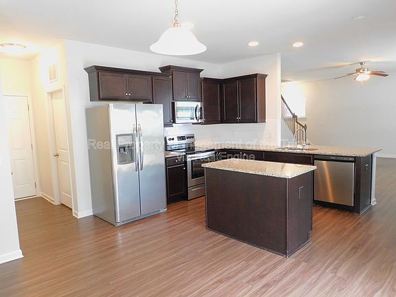 5th image of 390 Spaulding St