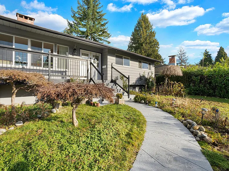 638 Elstree Pl — Photo 1