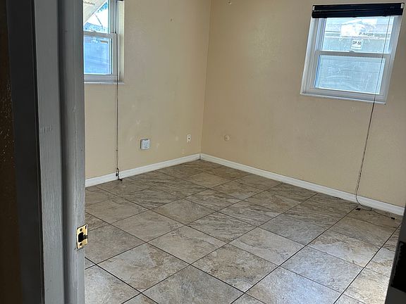 5th image of 2624 Baywood Dr