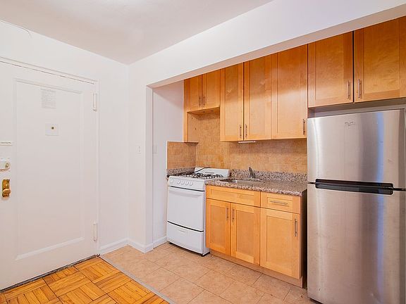 3rd image of 35 Oliver St Unit 1D