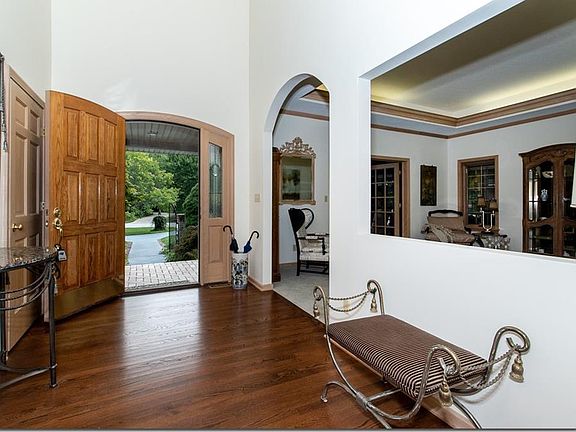3rd image of 6516 Blackfriars Ln