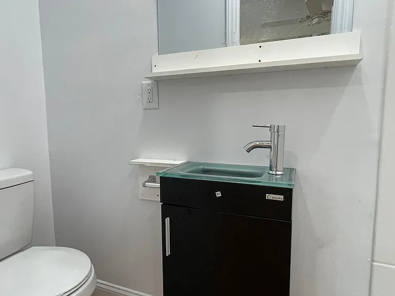 604 Avery St — Photo 28