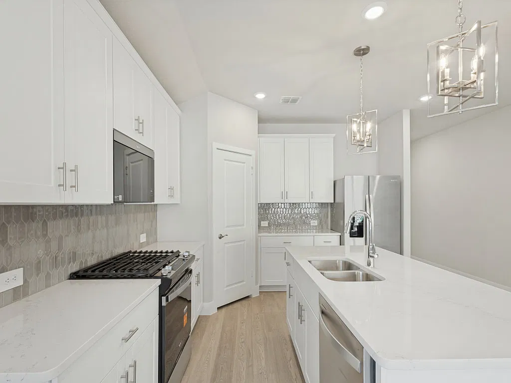 4 bed, 2059 sqft, $2,400 — Photo 4