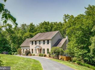 8140 Rondelay Ln, Fairfax Station, VA 22039