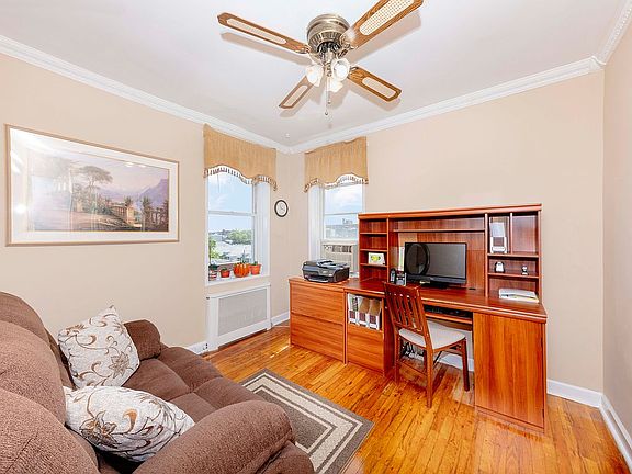 5th image of 2250 Benson Ave #5A