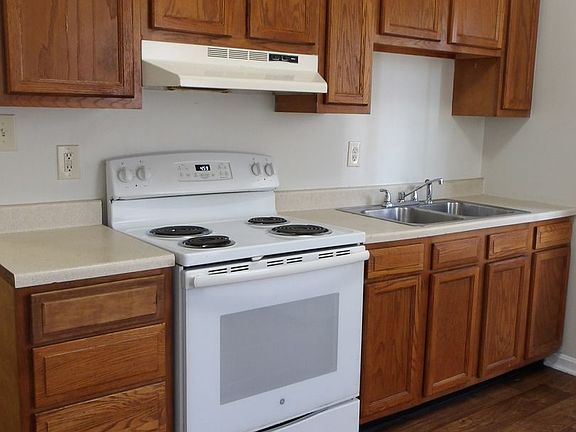 5th image of 633 W Ormsby Ave #2