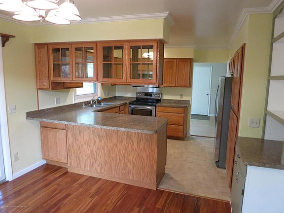 2nd image of 919 Bennington Dr