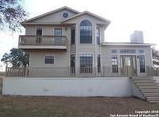 110 Rancho Vis, Floresville, TX 78114