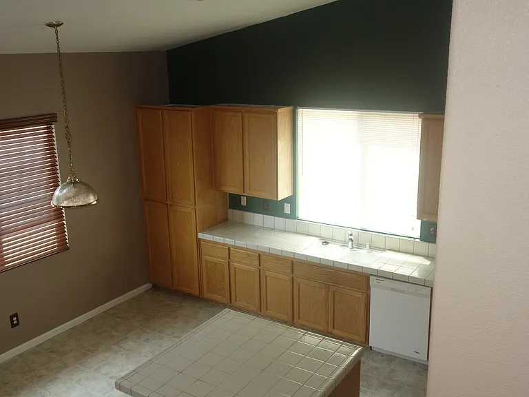 1380 Bamboo St — Photo 5