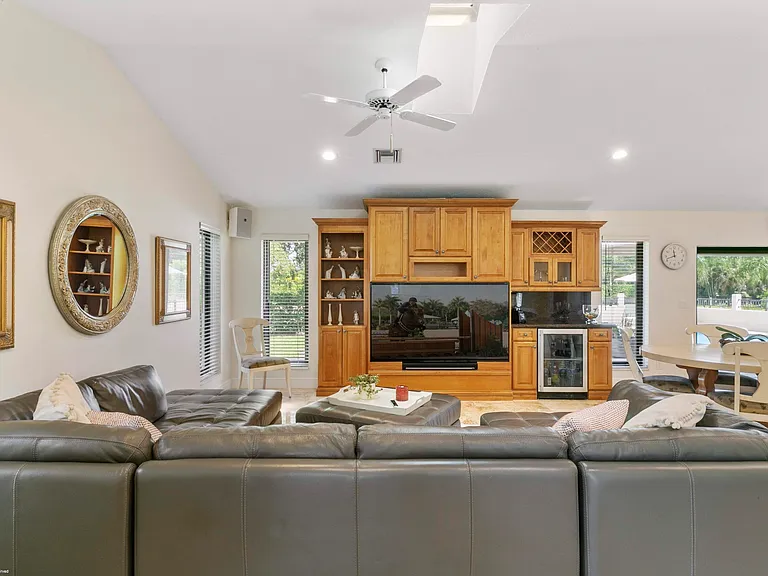 14965 Oatland Ct — Photo 17