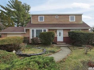 53 Cinque Dr, Farmingdale, NY 11735
