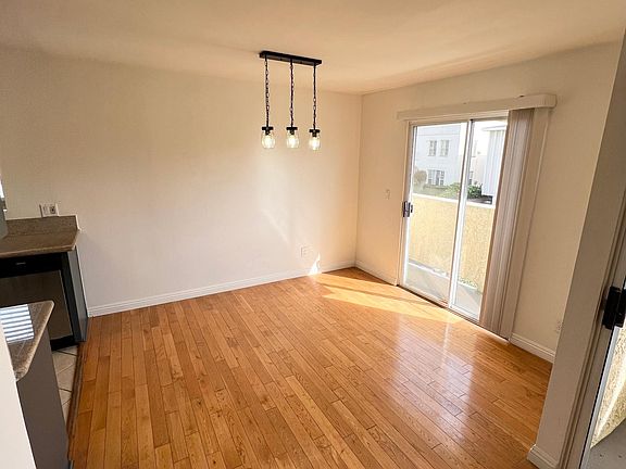 5th image of 833 S Orange Grove Ave APT 1